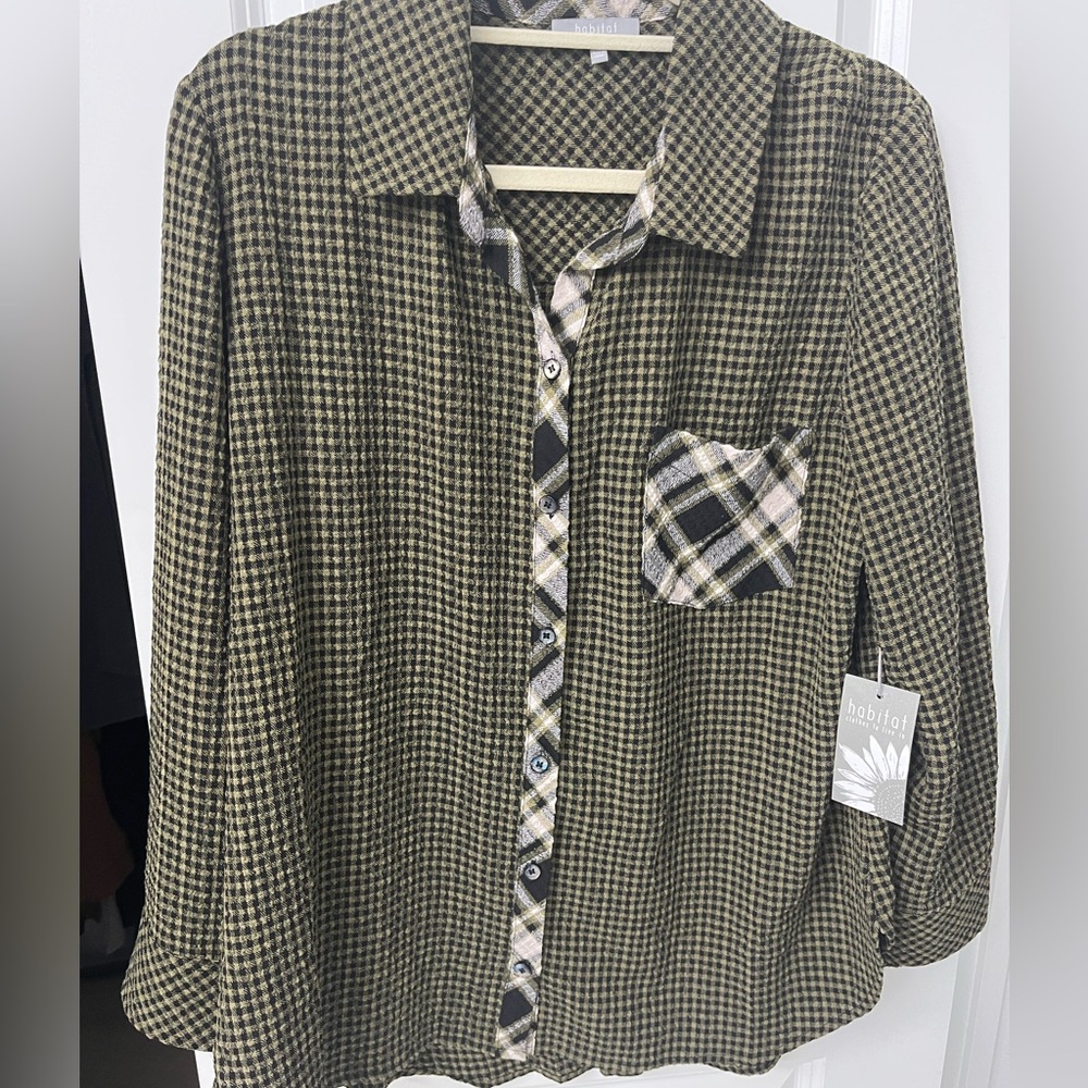 NWT Habitat Olive & Black Patterned Top